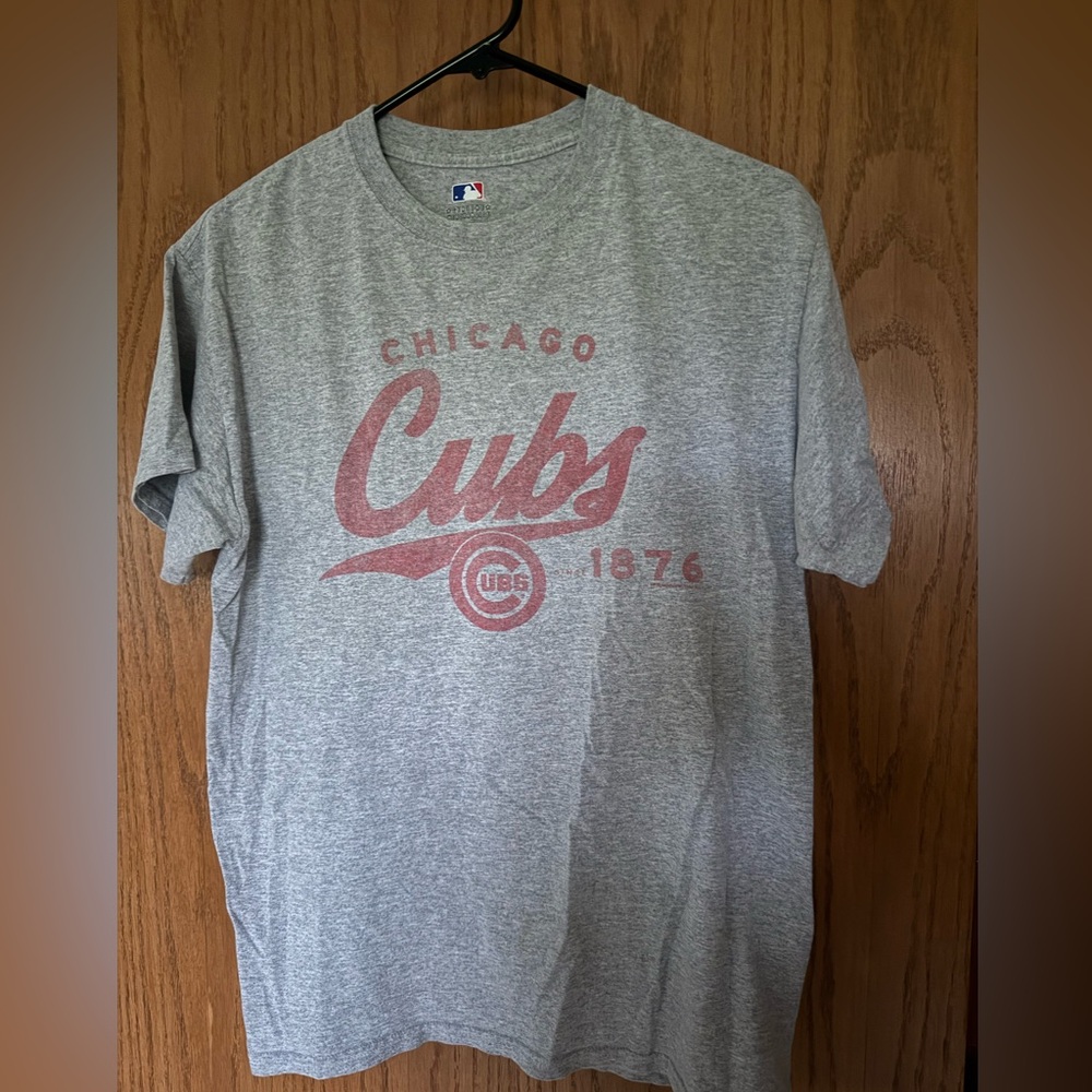 Chicago Cubs men’s t-shirt, size medium.